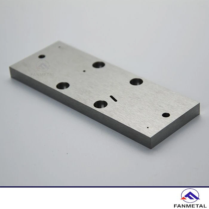 Molybdenum part in pure molybdenum